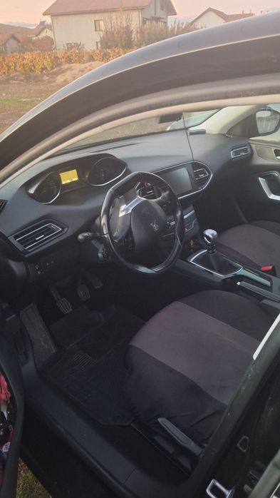 Vând peugeot  sau golf 5 gt