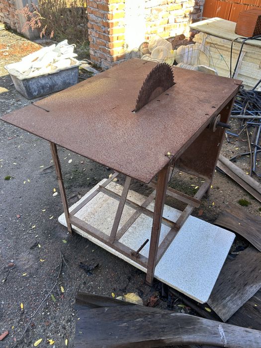 Vând masă tio circular cu disc