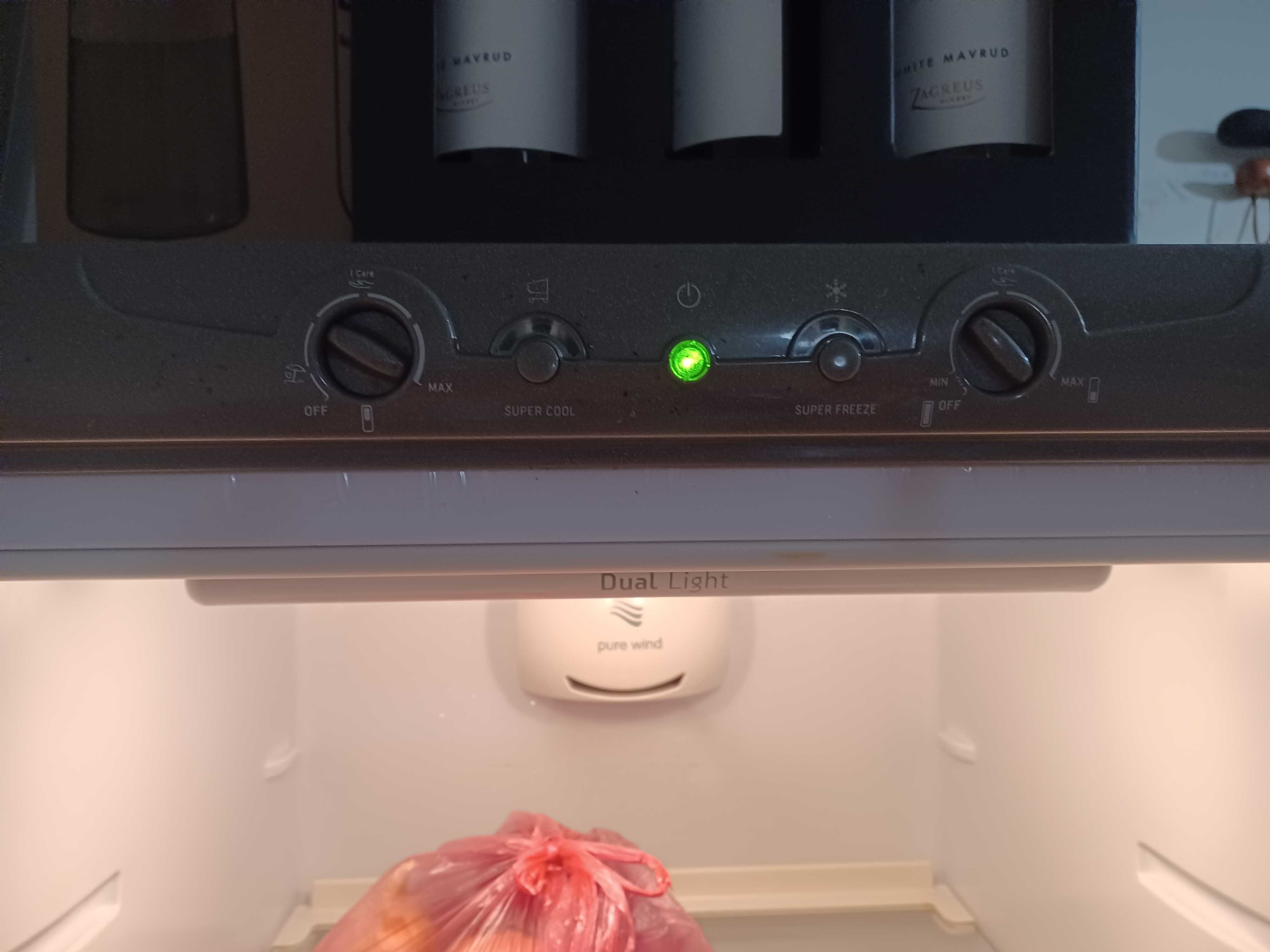 Хладилник с Фризер Ariston A+ 201cm