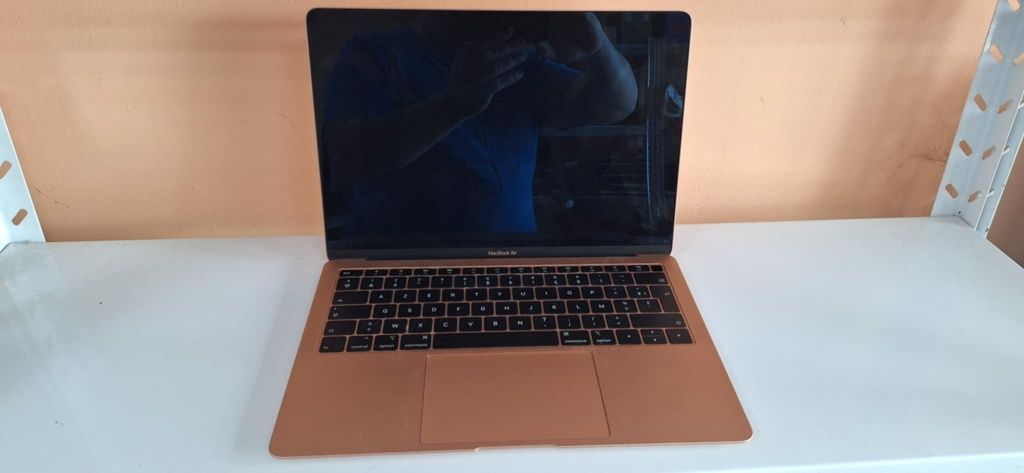 MacBook за части А1932