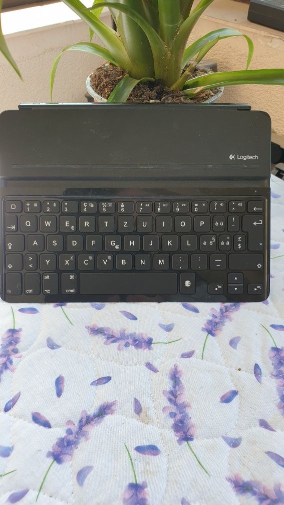 Logitech Ultrathin Keyboard Cover i5