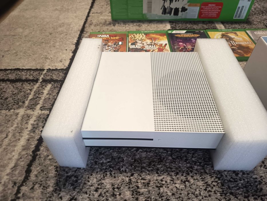 Xbox one S 2 controlere