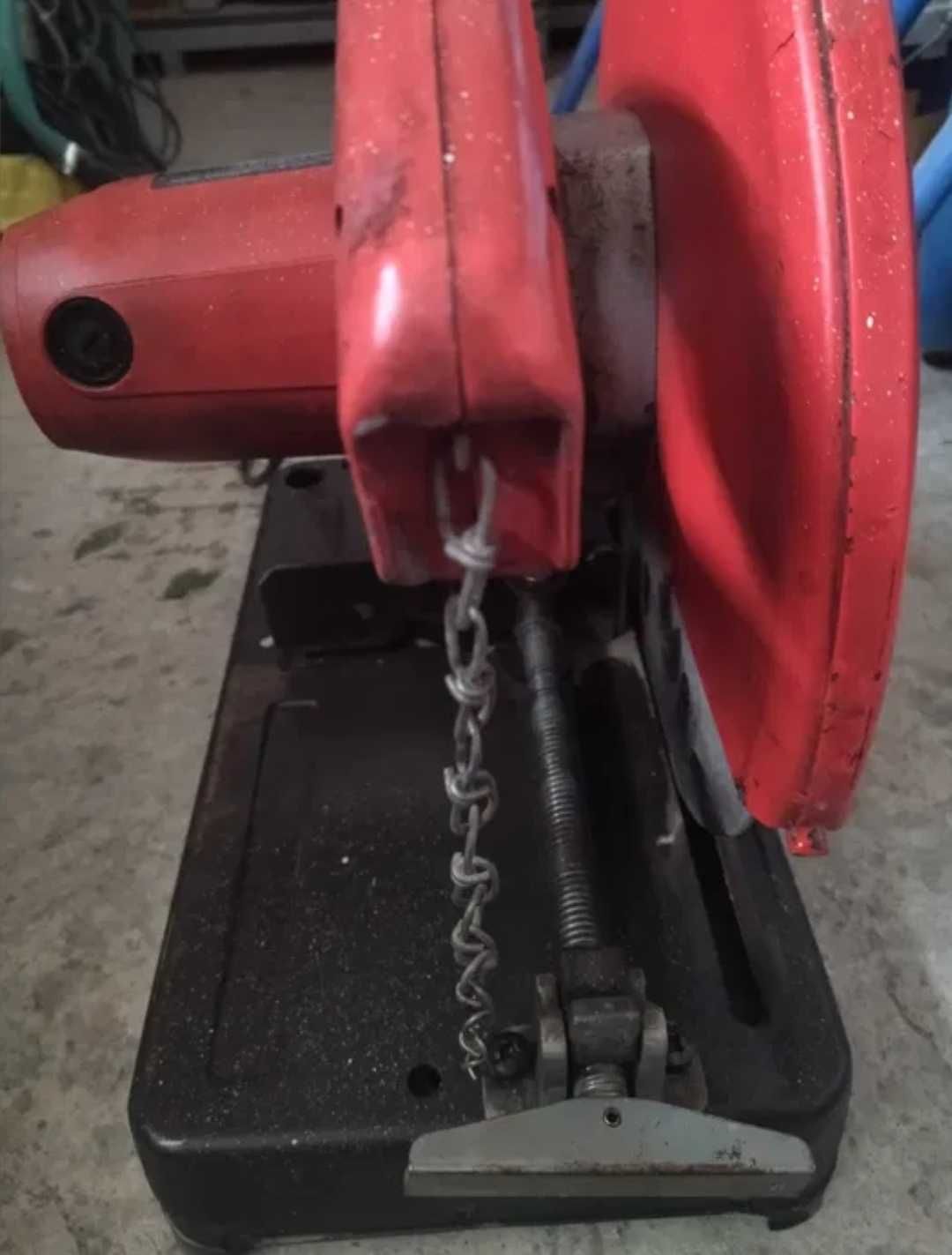 Отрезна машина Maktec MT240 с диск Makitta