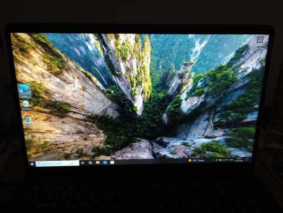 Лаптоп Dell Vostro 3530