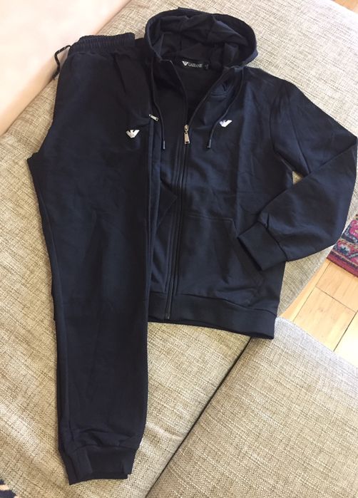 классный новый спортивный костюм 42/46 размер унисекс