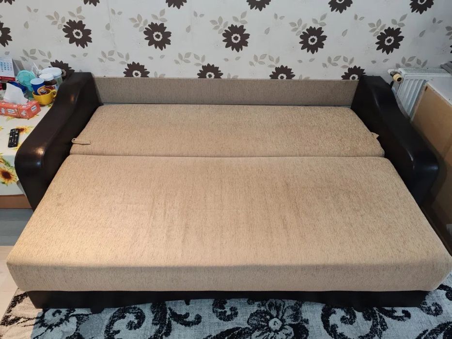 Canapea extensibila in stare perfecta
