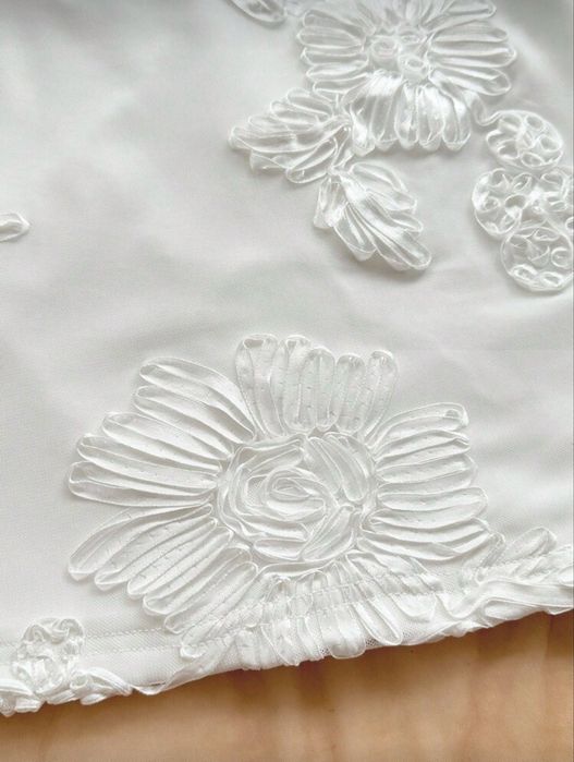 Елегантен дамски комплект – топ с дълъг ръкав и пола