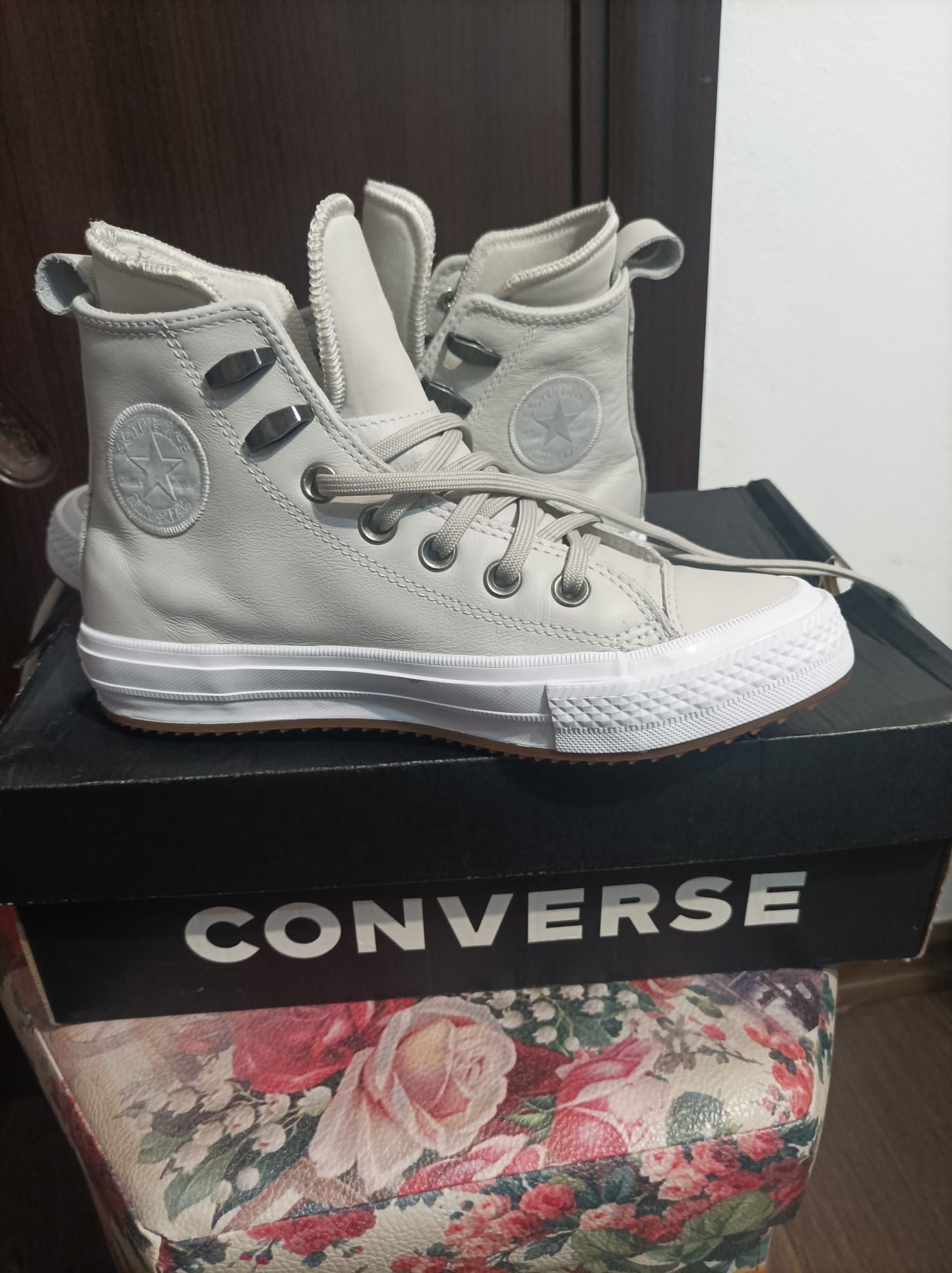 Vând Converse, mărimea 36