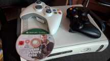 Xbox 360 60Gb 2 controller plus joc