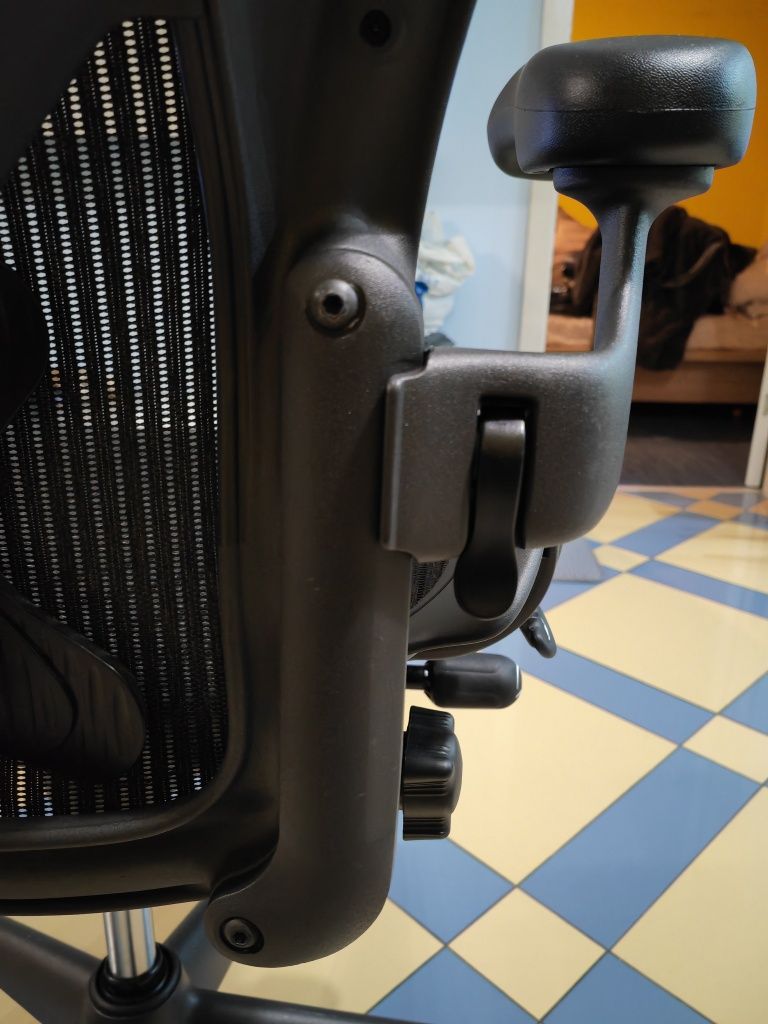 Herman Miller (Aeron)-ергономичен офис стол,Размер-B Произведен 2015 г