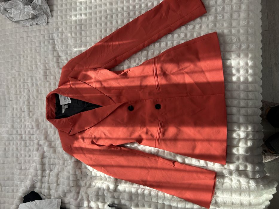 Розов блейзер Asos.