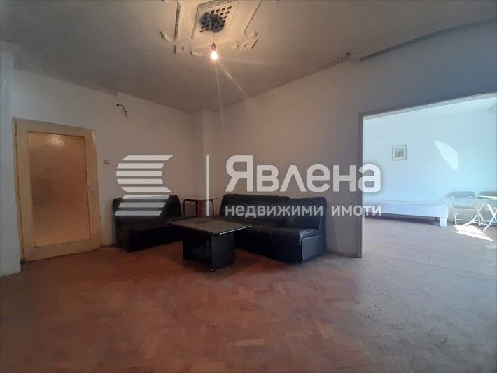 Имот на централна локация със самостоятелен вход