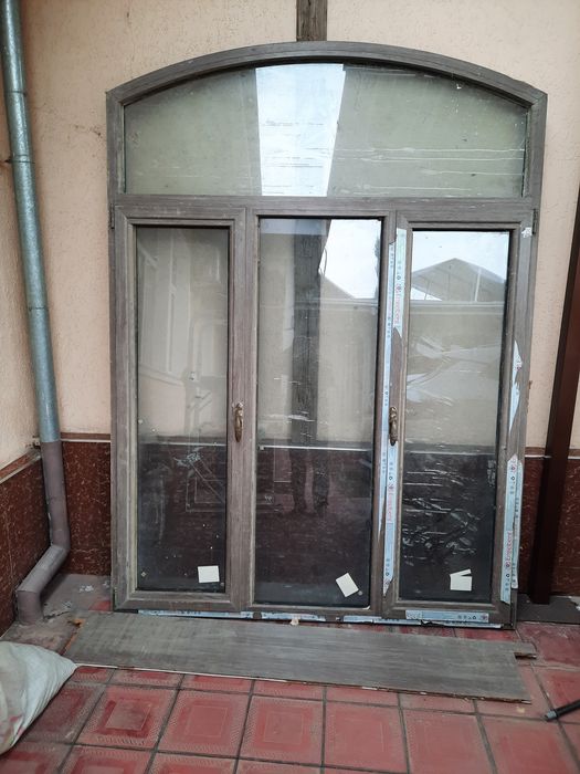 Окна Акфа Эщик Ром с падакойником .