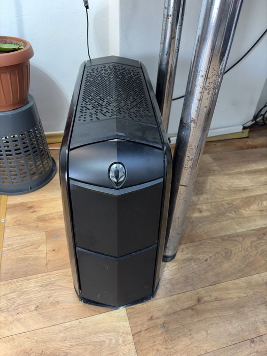 PC alienware aurora R3 + Monitor 49 inch curbat si birou cu scaun