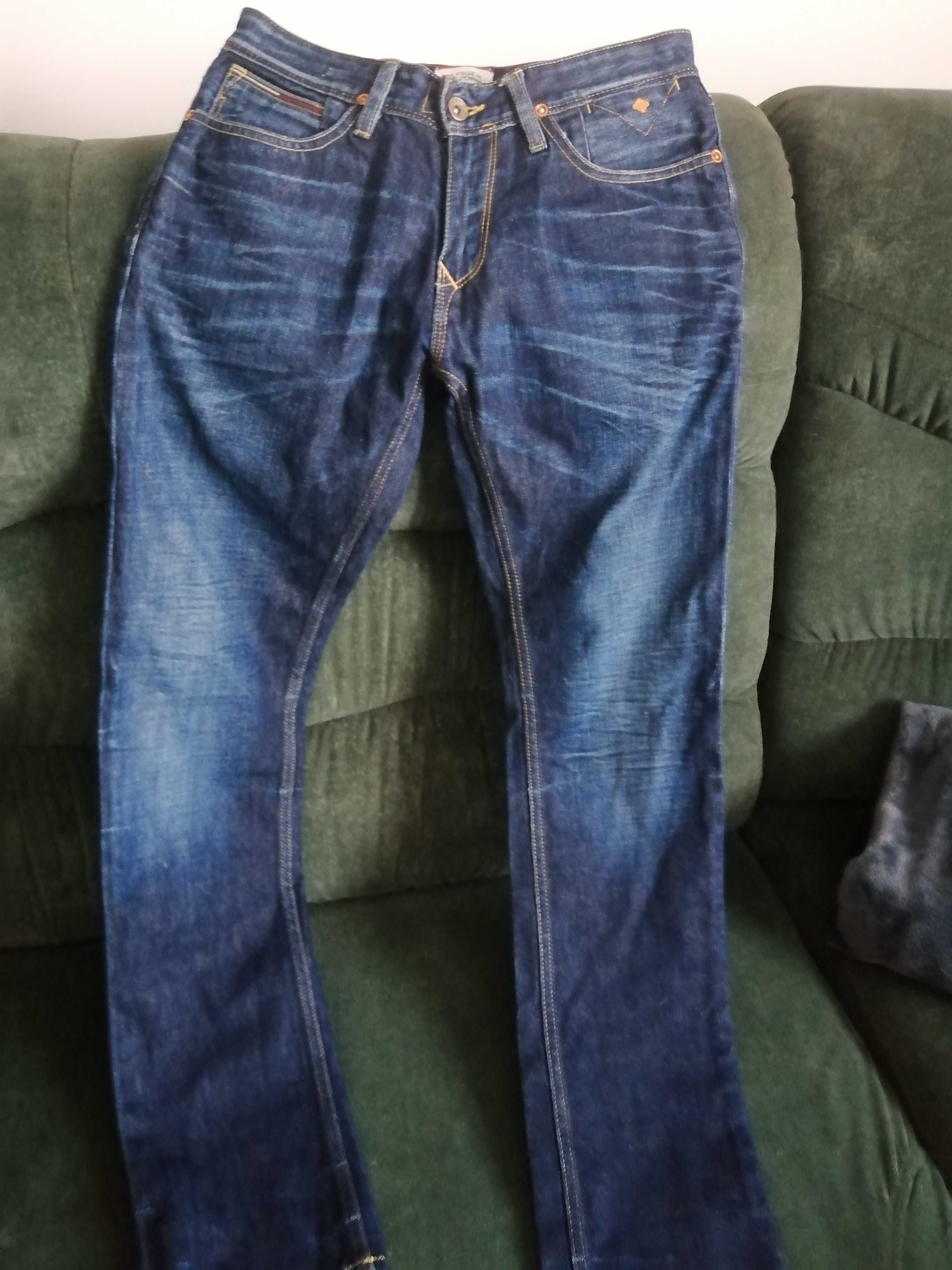 Vând jeansi Hilfinger