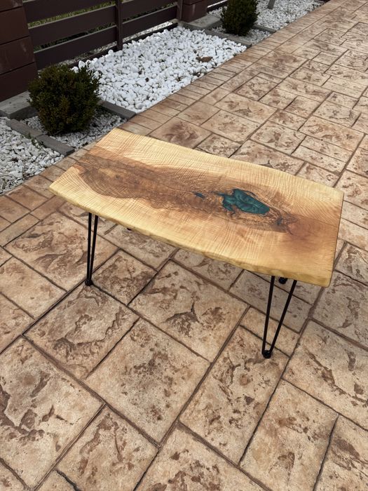 Masuta cafea din lemn masiv si rasina epoxy