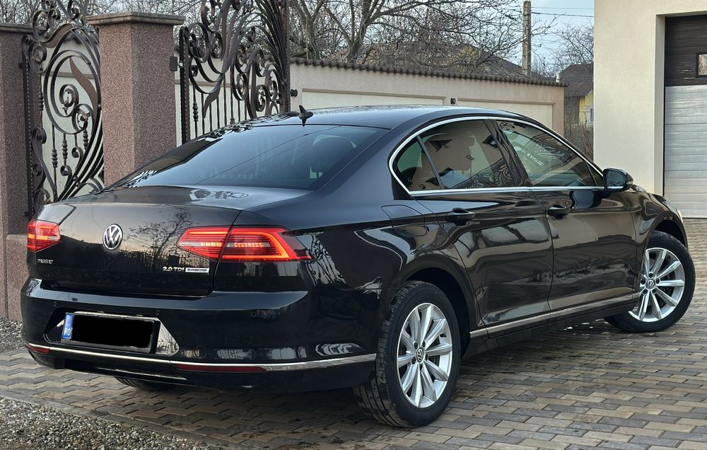 Volkswagen Passat B8 2016 2.0 TDI 150 CP E6 Distronic Clima Navi Piele