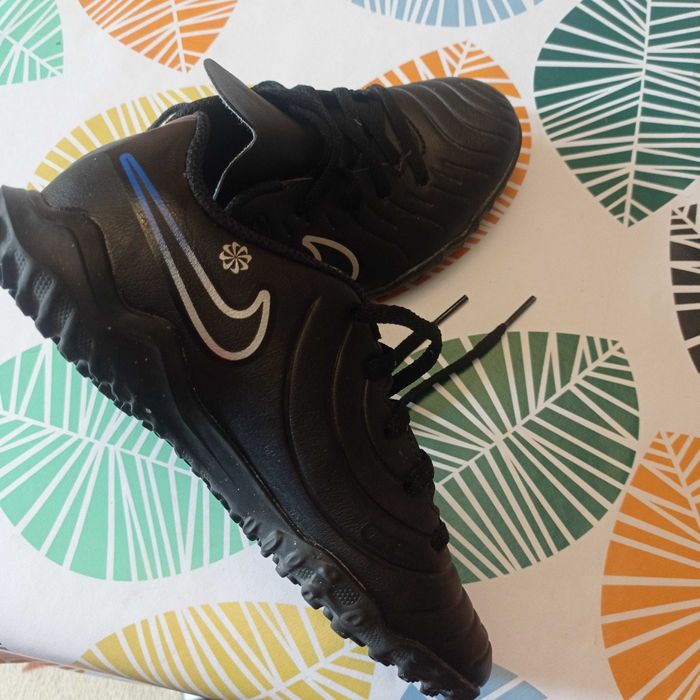 Детски футболни бутонки Найк номер 32/20 см.