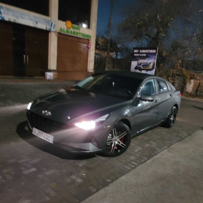 Hyundai Elantra сотилади.