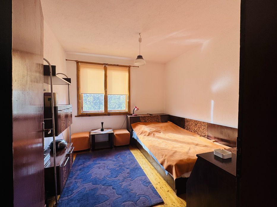 Продава се двуетажна къща в с. Ясеново