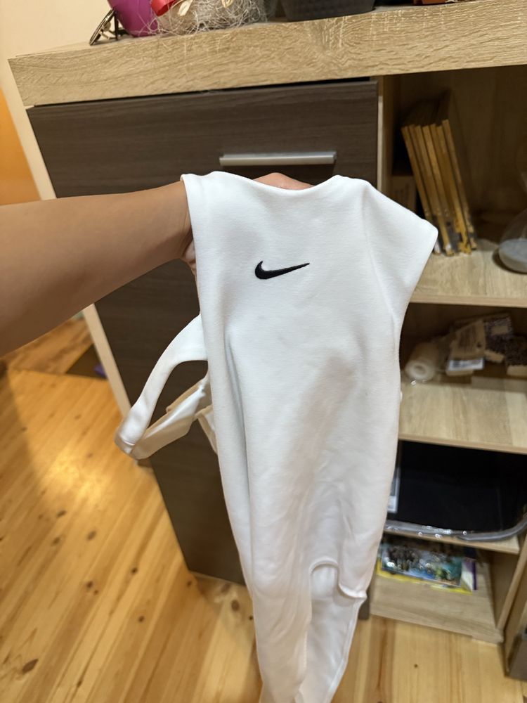 Nike Дамско боди найк р-р С