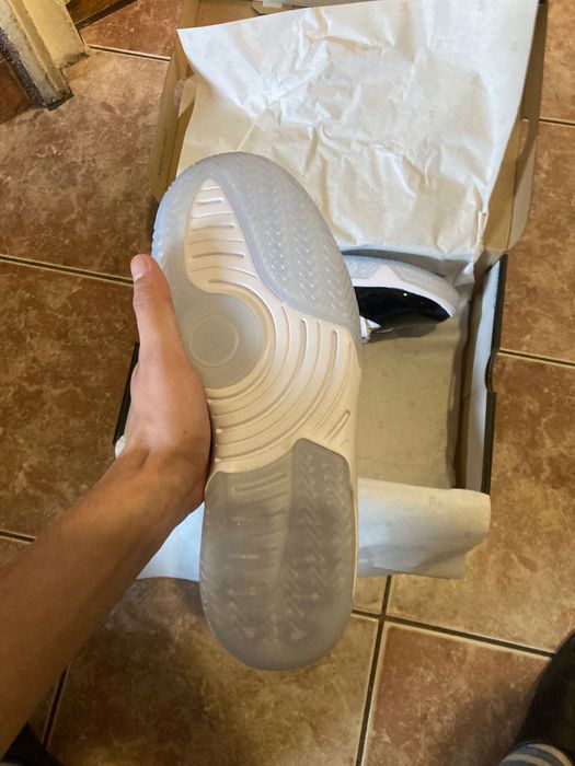 Jordan Aura Max precomanda
