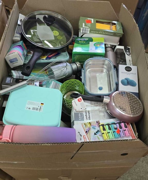 Paleti si cutii cu produse Aldi import Germania