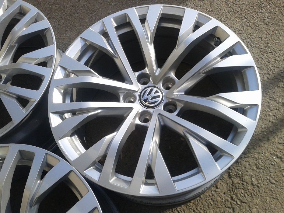 18'' 5x112x66,6 оригинални алуминиеви джанти с дат4ици за VW Touareg