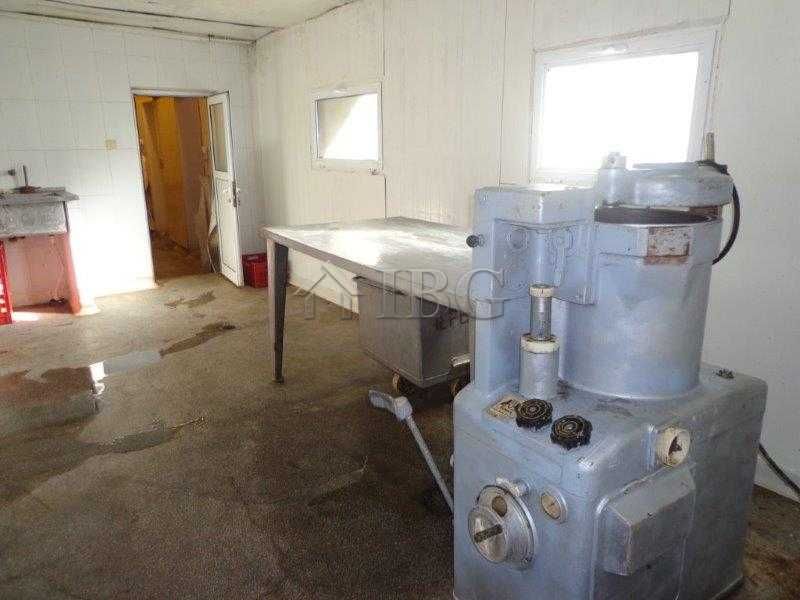 Продава се Промишлена сграда в Русе, Чародейка - Юг - 1519 кв.м за 264 €/кв.м - Снимка #16