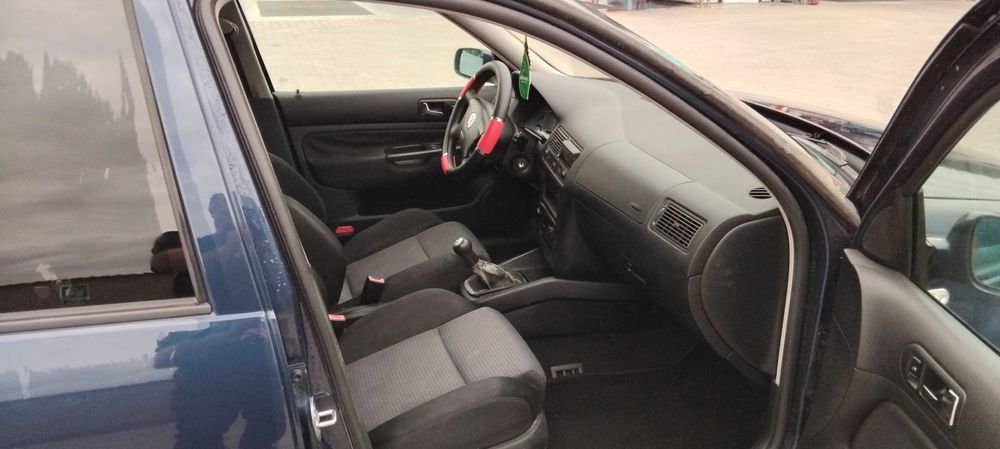 Volkswagen. Golf.