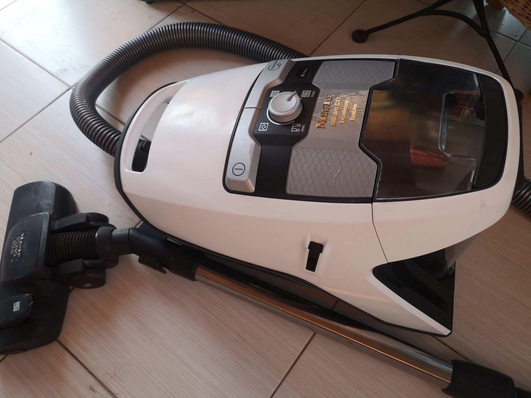 Прахосмукачка Miele Blizzar CX1 Отлично състояние