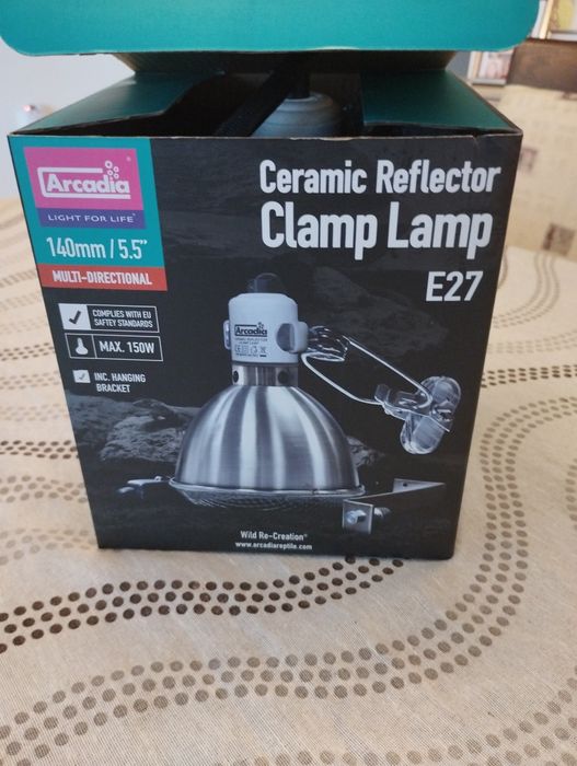 Ceramic lamp holder