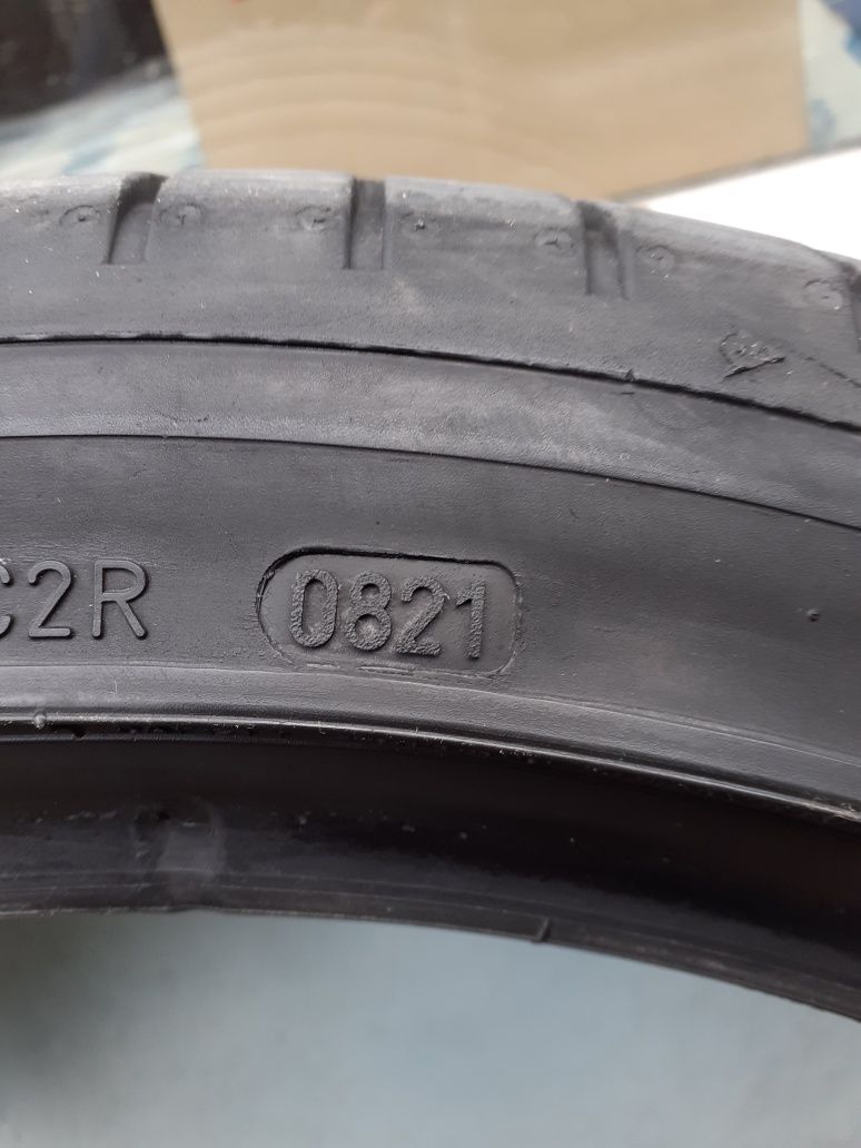 Два броя гуми DUNLOP 225/40 18