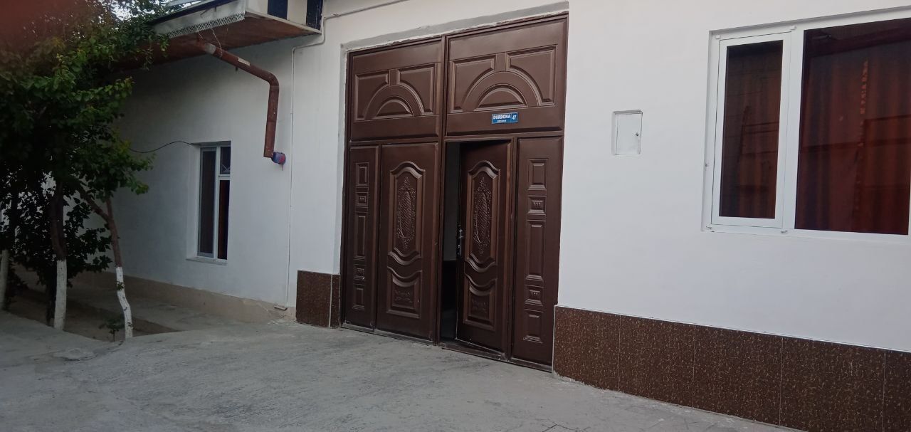 Продается дом двор