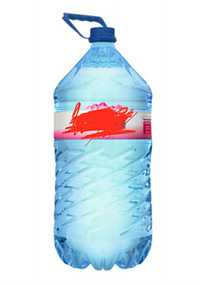 Пластмасови бутилки от минерална вода и големи туби