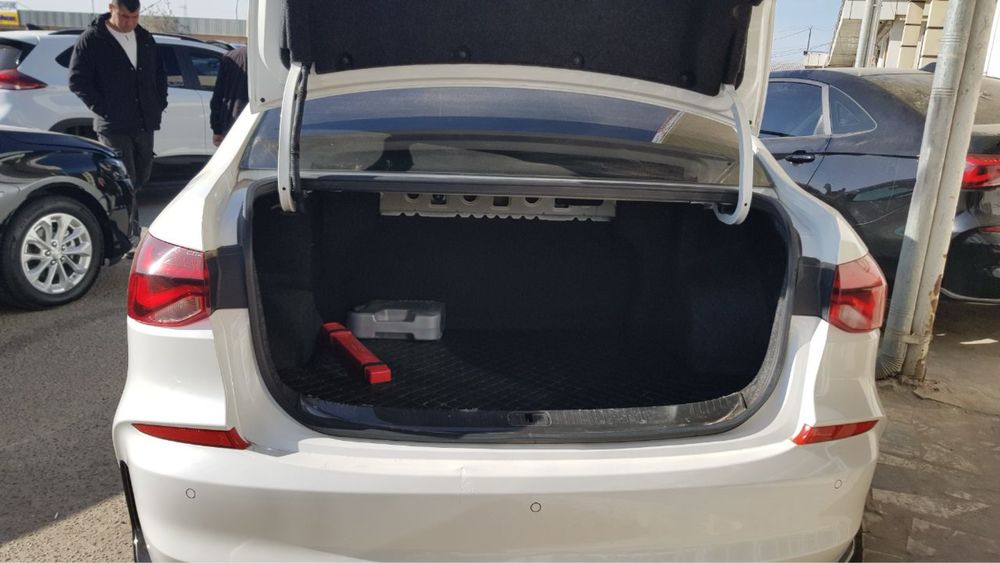 Yangi hollatda radnoy