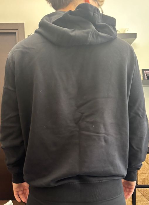 Hanorac New Era, in conditii bune. Nu are defecte. Marime L.