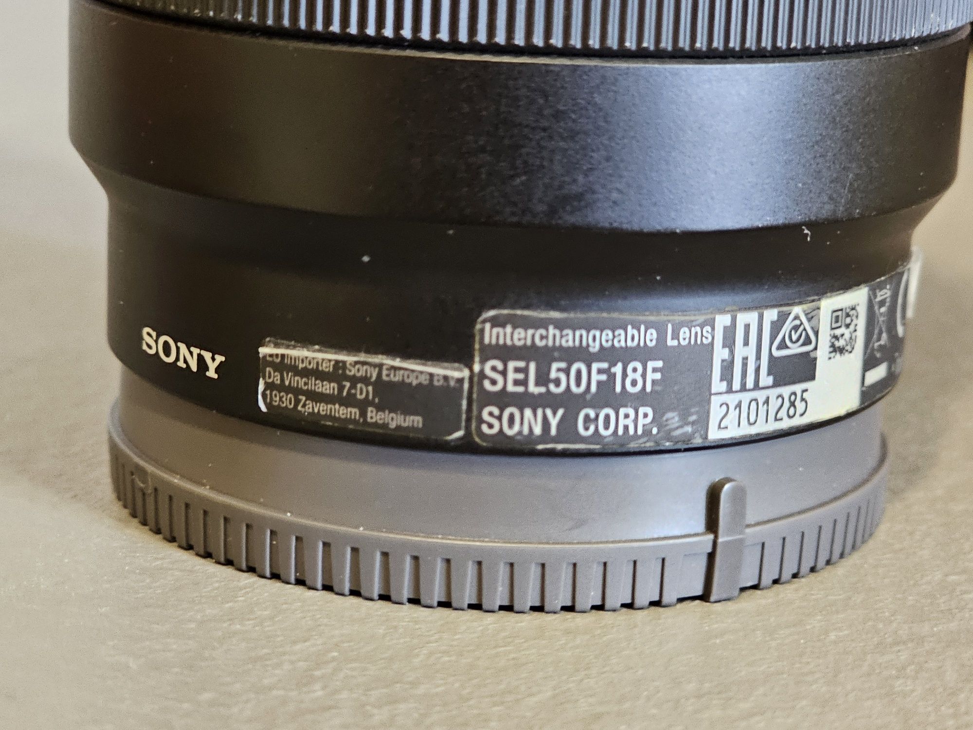 Обектив Sony FE 50mm f/1.8 (Черен) Перфектно състояние