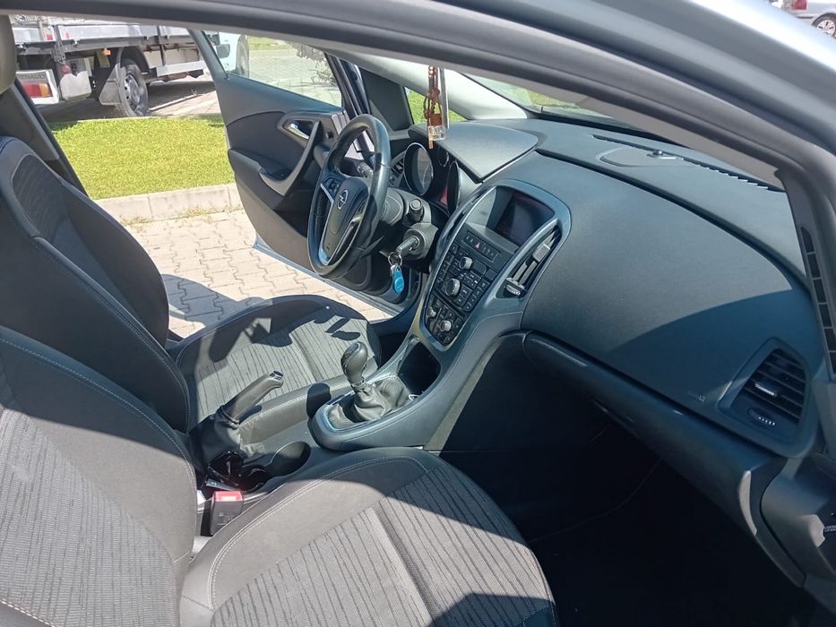 Vand Opel Astra anul fabricatiei 2016