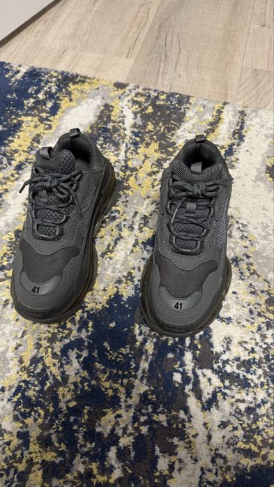 balenciaga triple s marimea 41 culoare gri