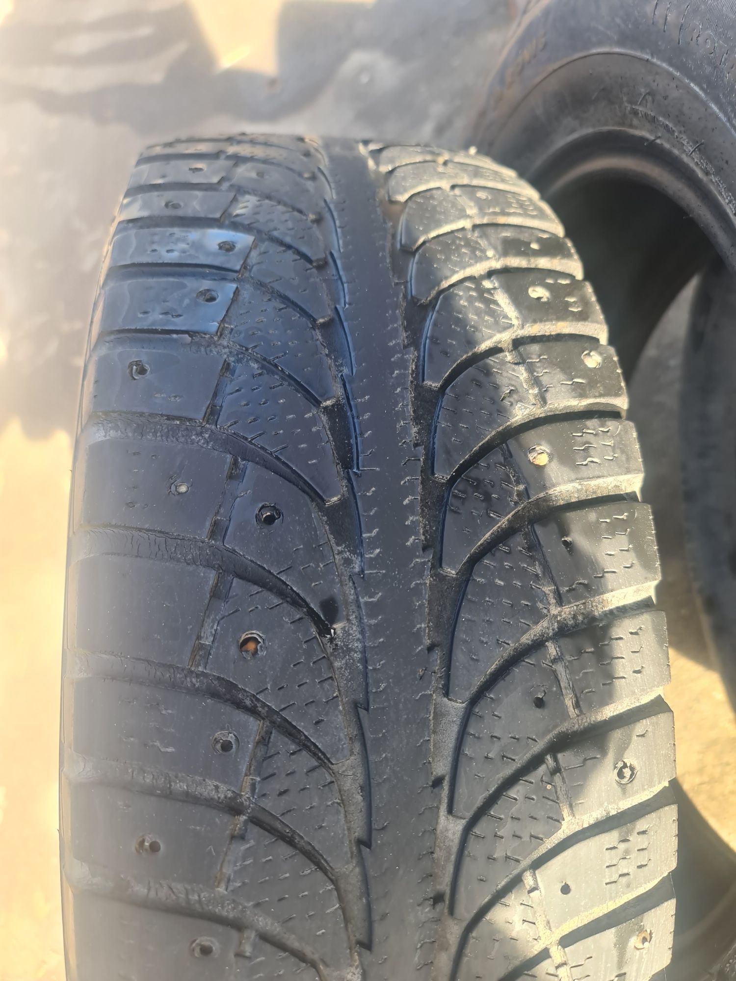 Продается зимние шины 225/60R17