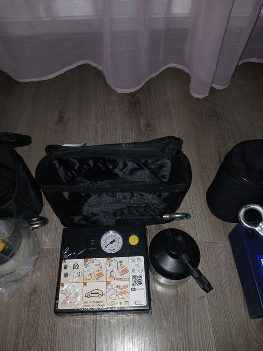 Vând compresoare auto spumă husa cârlig remorcare