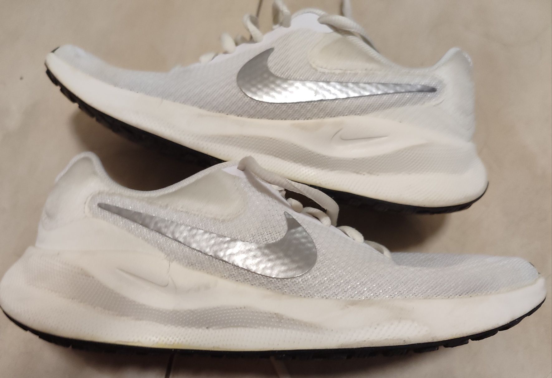 Маратонки Nike 38,5