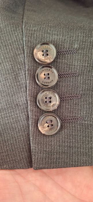 Мъжко сако Burberry,90% вълна ,10% коприна в перфекто състоание .