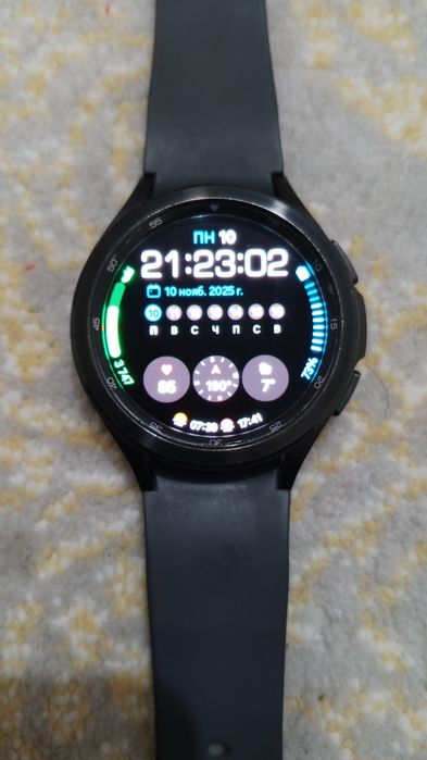 Galaxy watch classic 4 сатилади ишлаши зор айби йок сувда хам ишлиди.