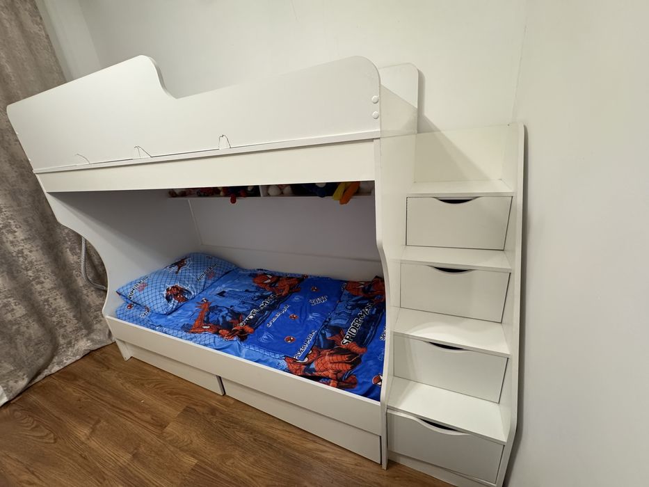 Продам детскую двухъярусную кровать