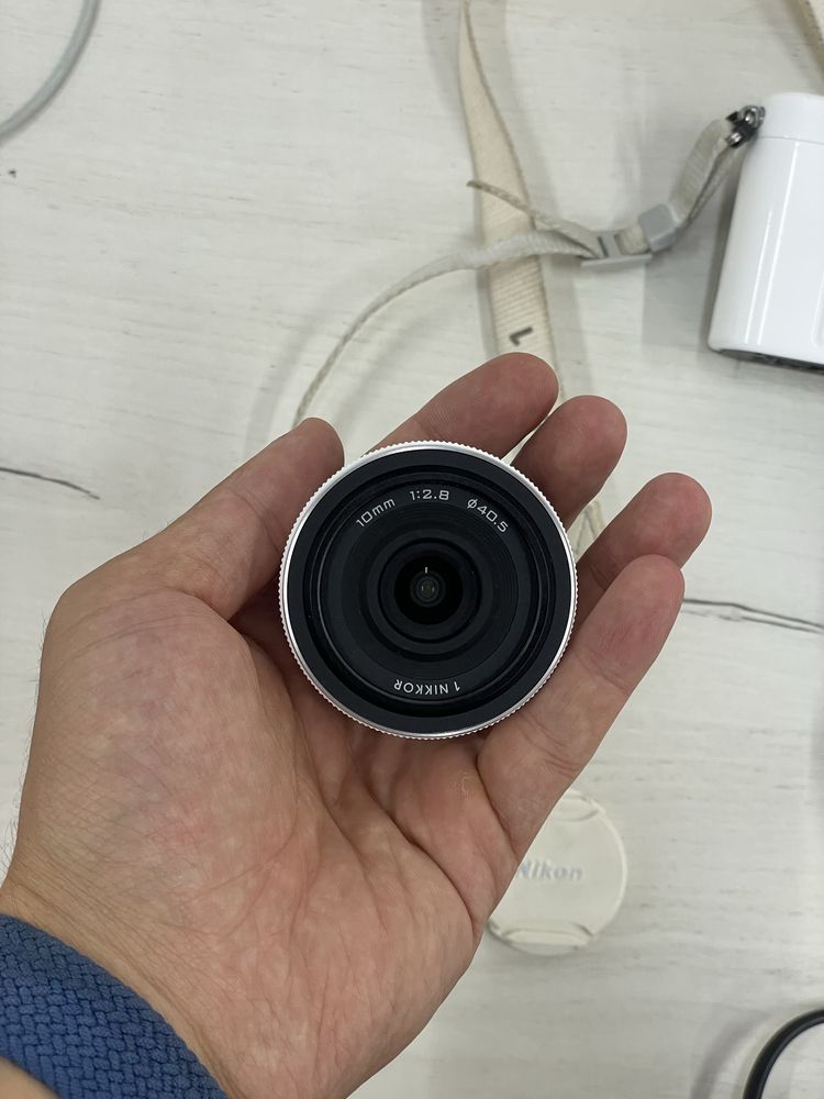 Nikon v1  В отличном состоянии с двумя объективами
