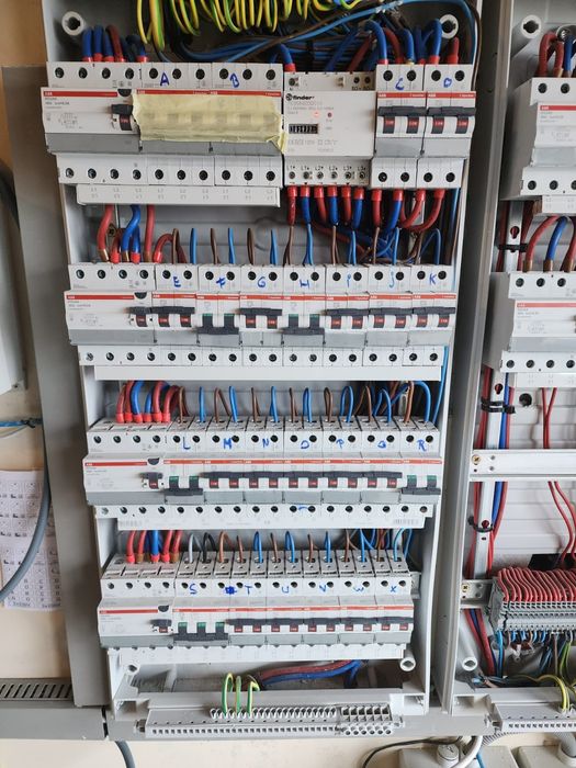 Electrician cu experiență