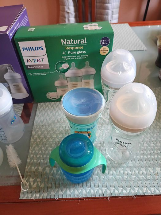 Ръчна помпа Авент +шишета+контейнерчета за храна.