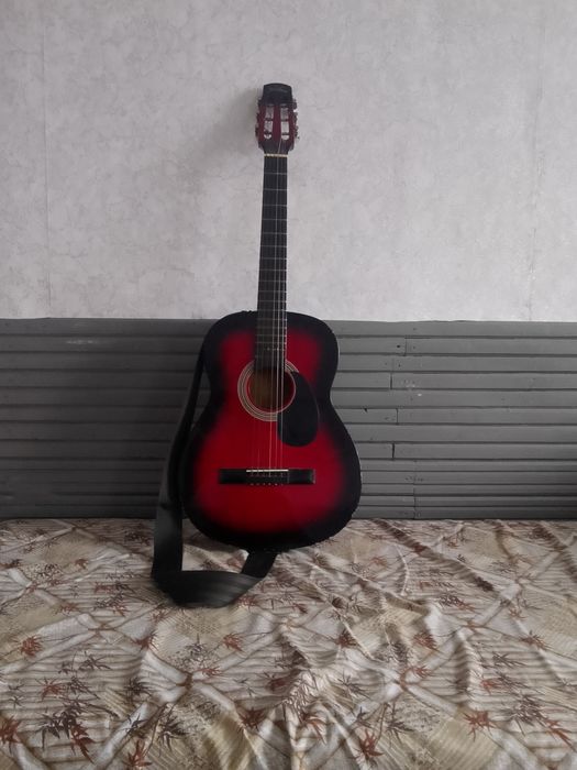 Продам гитару в хорошем состоянии